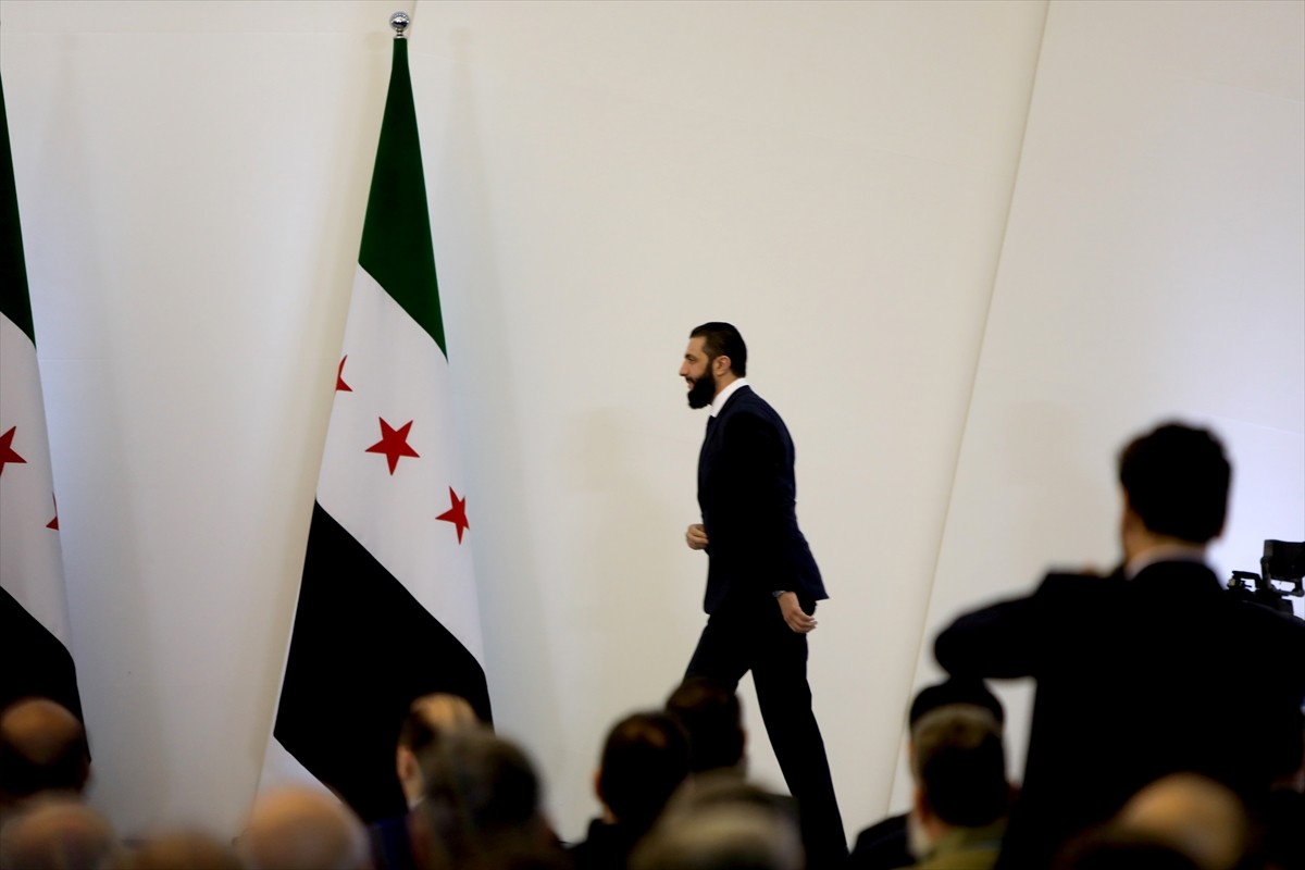 Suriye'de Cumhurbaşkanı Ahmet Şara başkanlığındaki yeni kabine açıklandı. Suriye'nin başkenti...