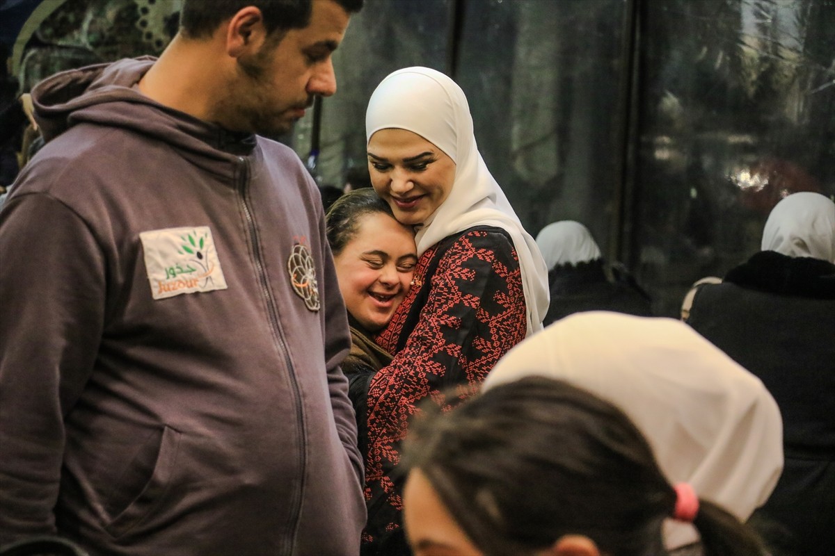 Suriye'nin başkenti Şam'da Down sendromlu gençlerin çalıştığı engelsiz Sosit Kafe'de, ramazan ayı...