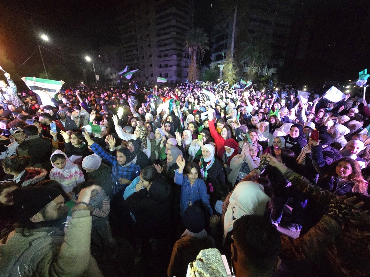 Suriye'nin Lazkiye İlinde, devrimin başlamasının 14. yıl dönümü kutlamaları coşkuyla sürüyor....