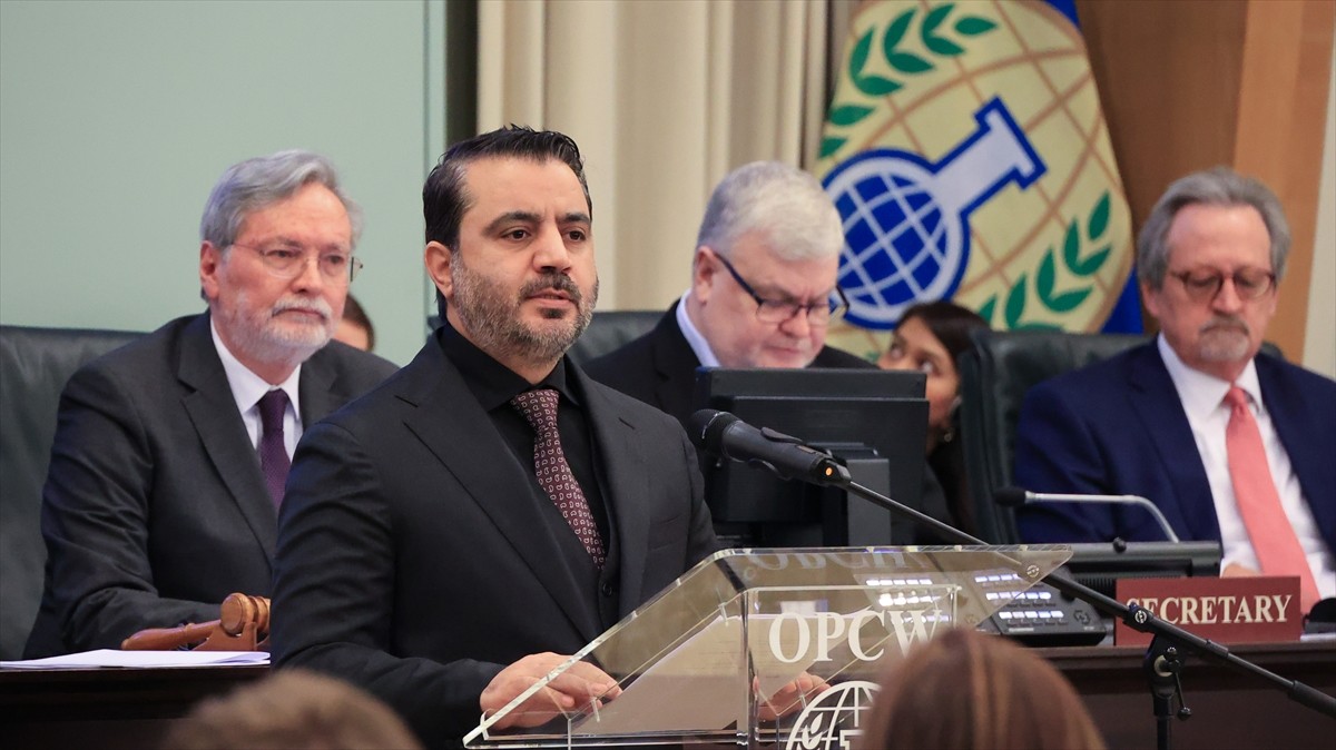 Suriye Dışişleri Bakanı Esad Hasan Şeybani, temaslarda bulunmak üzere geldiği Hollanda'nın Lahey...