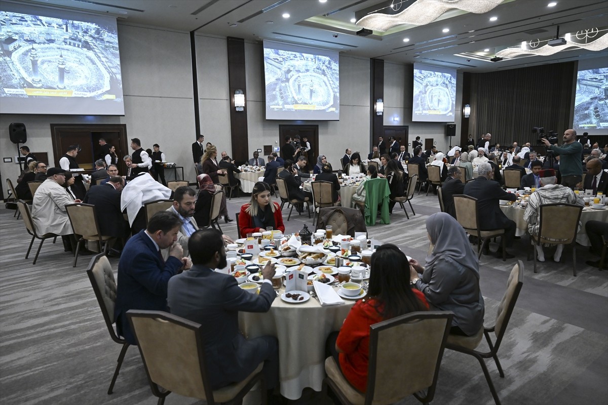 Suudi Arabistan'ın Ankara Büyükelçiliği, başkentteki bir otelde iftar programı düzenledi.