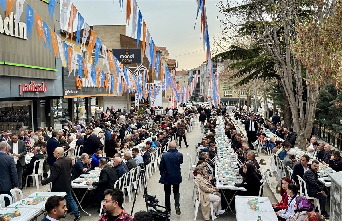 Tarım ve Orman Bakanı İbrahim Yumaklı, AK Parti Kırşehir İl Başkanlığınca parti binası önündeki...