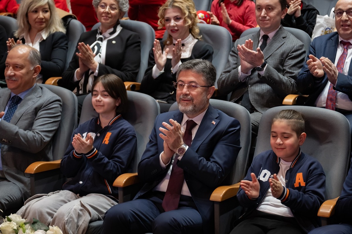 Tarım ve Orman Bakanı İbrahim Yumaklı, Akıllı Tavşan Momo ve Orman Dostları Çocuk Müzikali Gala...