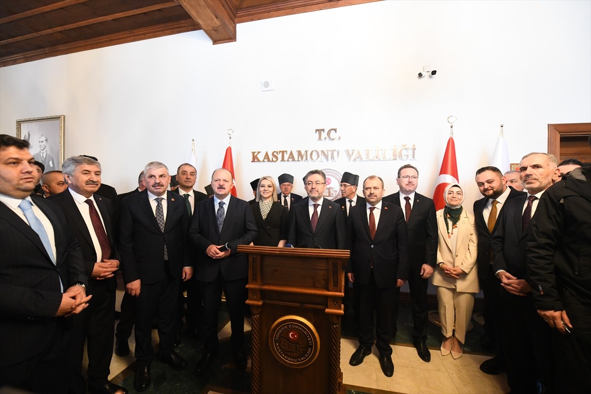 Tarım ve Orman Bakanı İbrahim Yumaklı (sağ 2), Kastamonu Valiliğince Ramazan Bayramı dolayısıyla...