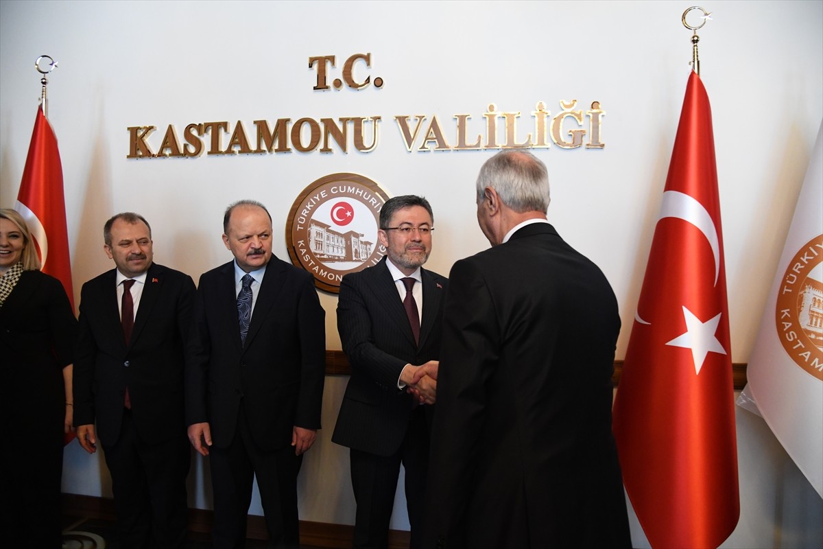 Tarım ve Orman Bakanı İbrahim Yumaklı (sağ 2), Kastamonu Valiliğince Ramazan Bayramı dolayısıyla...