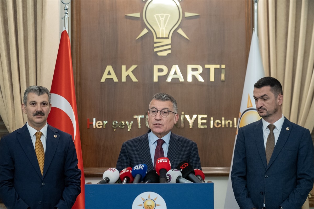 TBMM AK Parti Grup Başkanı Abdullah Güler, Meclis'te düzenlediği basın toplantısında, Gençlik ve...