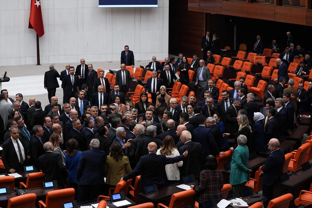 TBMM Genel Kurulu'nda, Yeni Yol Partisi'nin "demokrasi"ye ilişkin grup önerisi görüşüldü. Öneri...