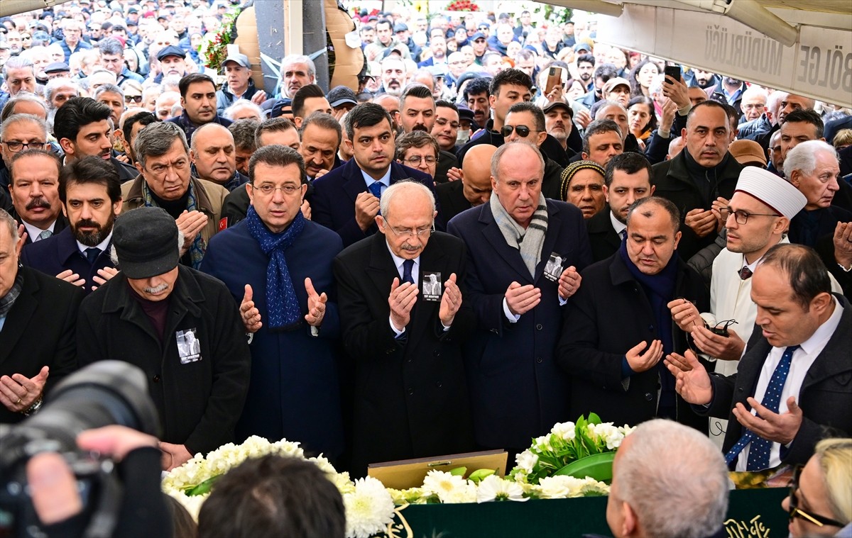 Tedavi gördüğü hastanede 75 yaşında vefat eden Türk müziğinin usta ismi Edip Akbayram, Teşvikiye...