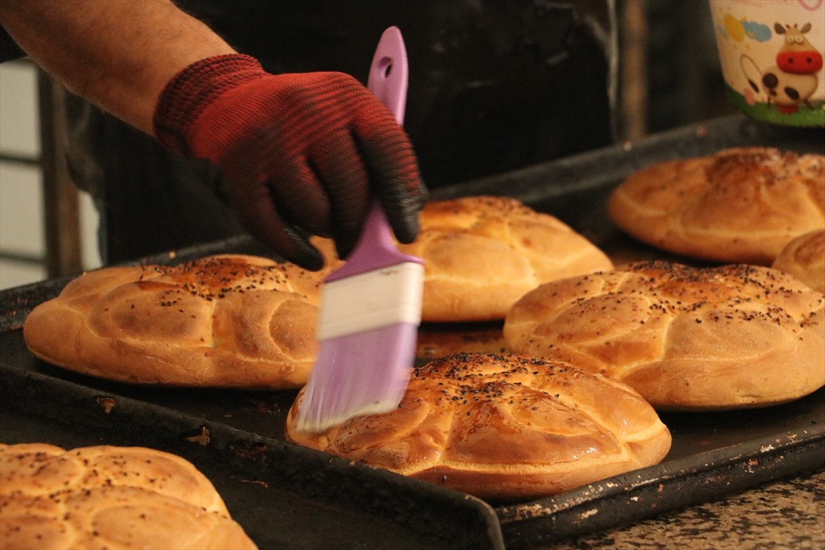 Tekirdağ'da nohut mayası kullanılarak hazırlanan ramazan çöreği, iftar sofralarını süslüyor....