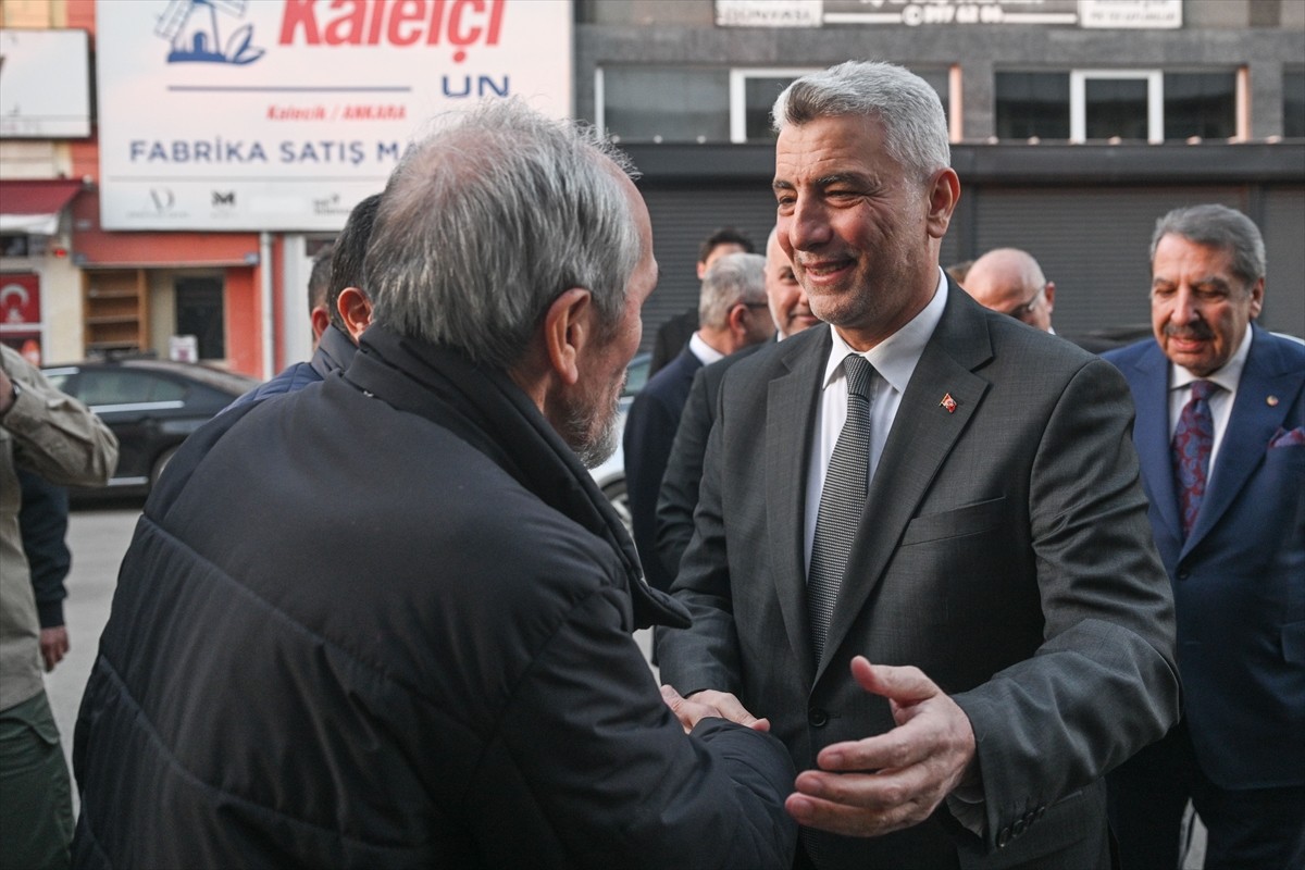 Ticaret Bakanı Ömer Bolat (sağda), Ankara'da gıda sektörü temsilcilerinin düzenlediği iftar...