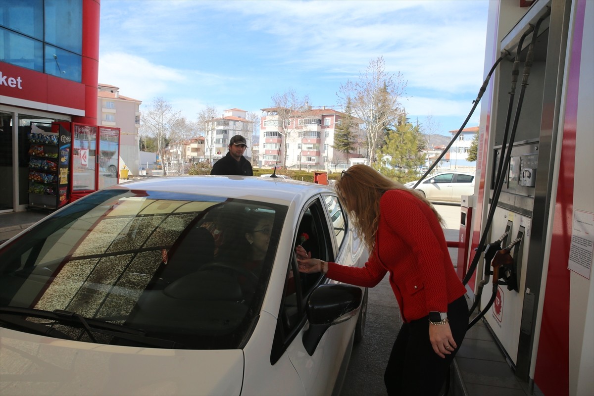 Tokat'ın Zile ilçesinde yöneticisi kadın olan akaryakıt istasyonu, 8 Mart Dünya Kadınlar Günü...