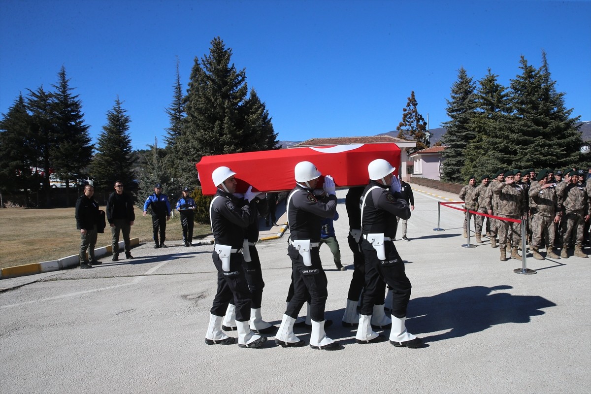 Tokat'ta beyin kanaması geçirdikten sonra tedavi gördüğü hastanede hayatını kaybeden polis memuru...