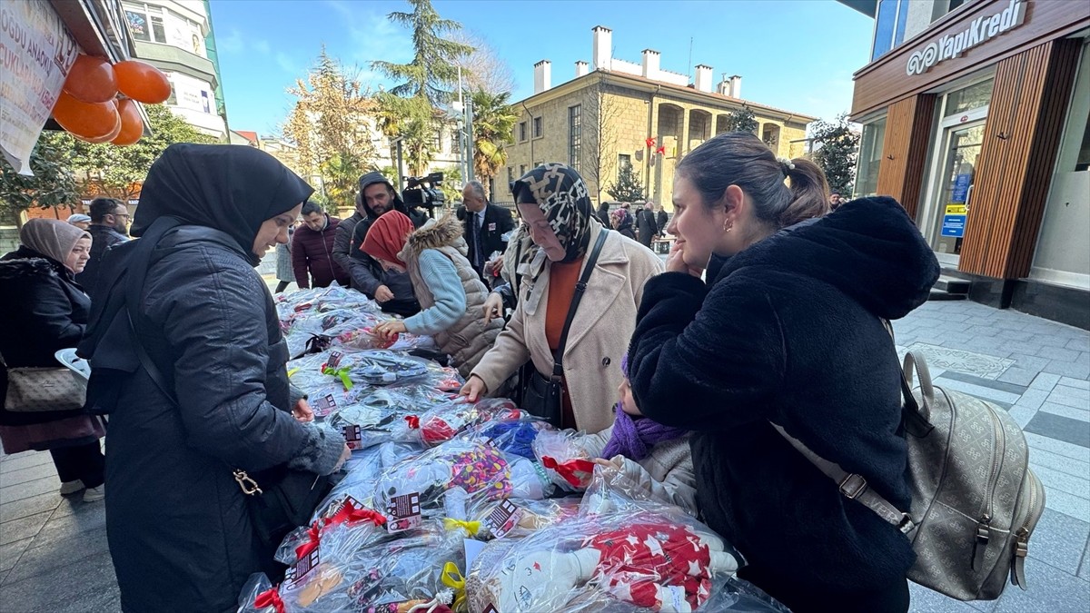  Trabzon'da, "Sandıktaki Bez Bebek" projesi kapsamında çeşitli illerden 22 okulun katılımıyla...