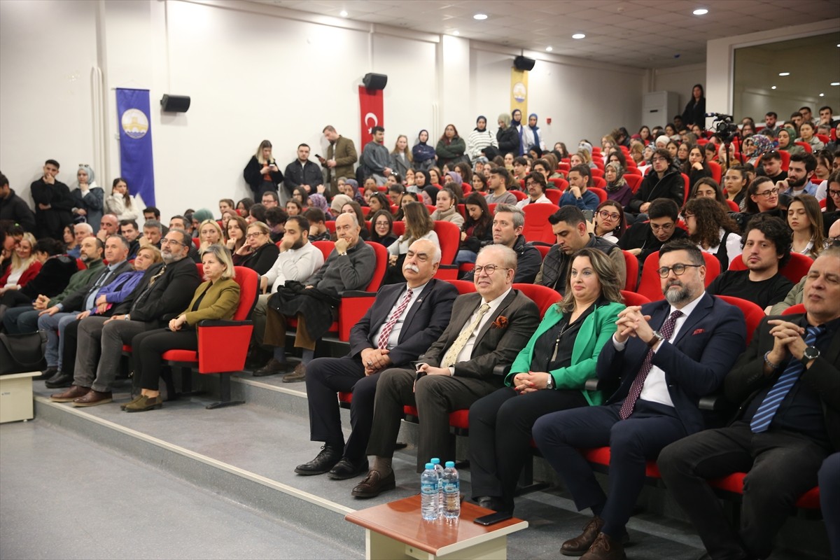 Trakya Üniversitesi (TÜ) Sosyal Bilgiler Eğitim Topluluğu tarafından 18 Mart Çanakkale Deniz...