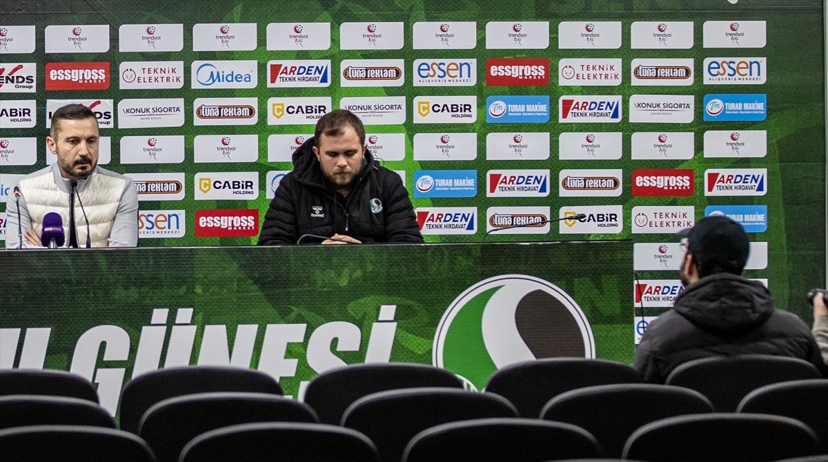 Trendyol 1. Lig'in 29. haftasında Sakaryaspor, Yeni Sakarya Atatürk Stadyumu'nda Teksüt...