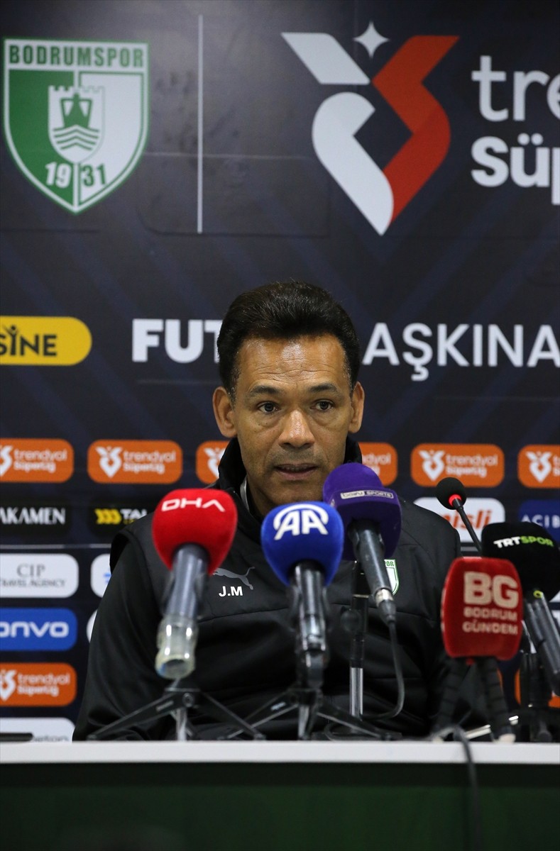 Trendyol Süper Lig'in 29. haftasında Fenerbahçe’ye 4-2 yenilen Sipay Bodrum FK Teknik Direktörü...