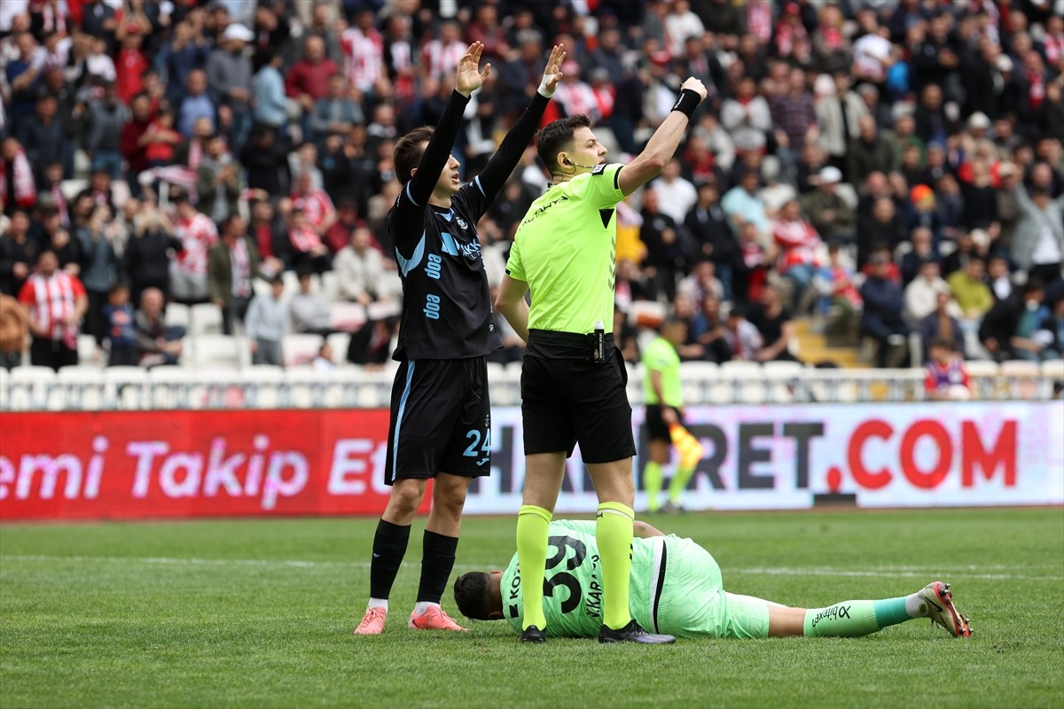 Trendyol Süper Lig'in 29. haftasında Net Global Sivasspor ile Adana Demirspor, BG Grup 4 Eylül...