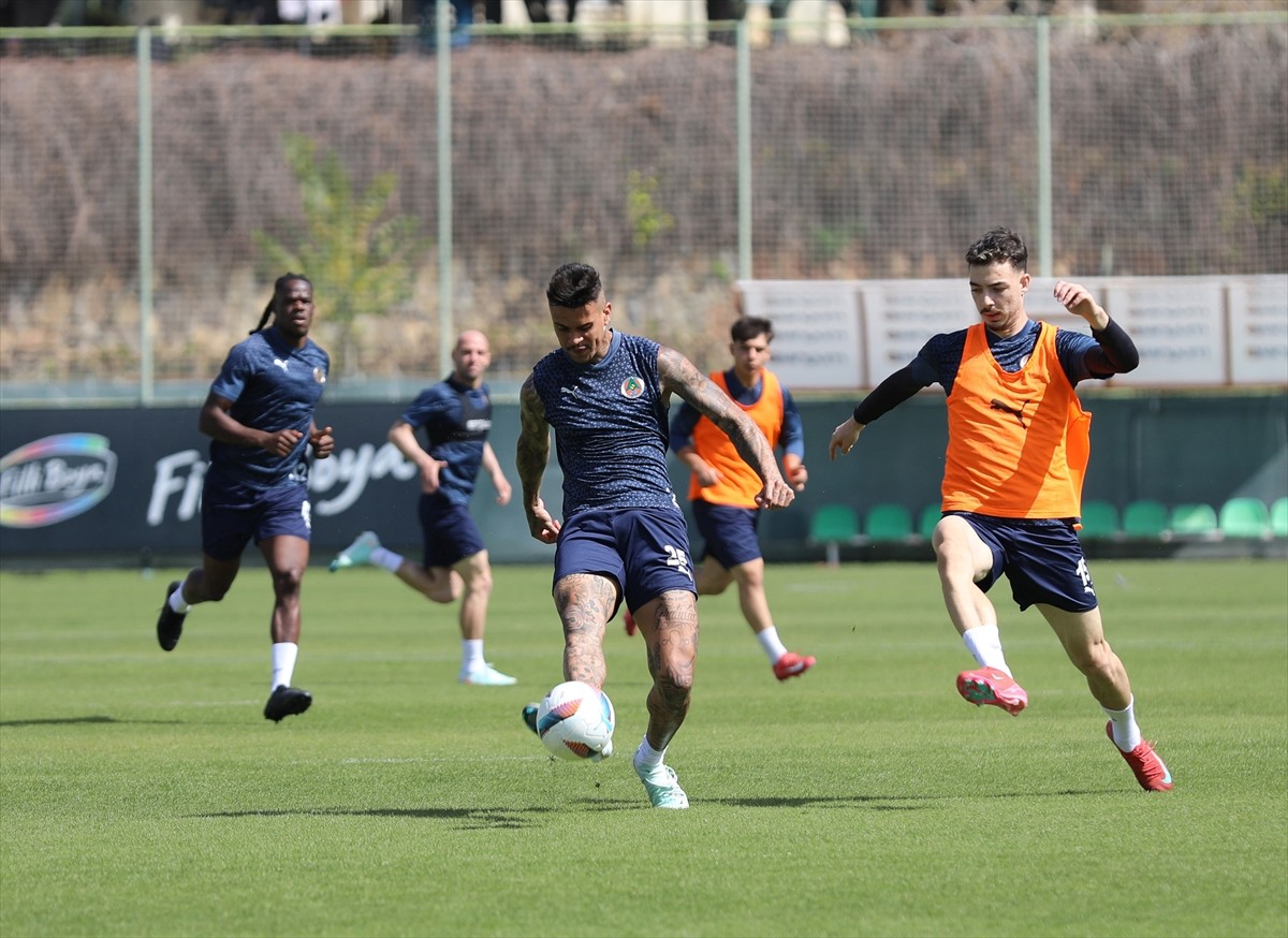 Trendyol Süper Lig'in 29. haftasında yarın Onvo Antalyaspor'a konuk olacak Corendon Alanyaspor...