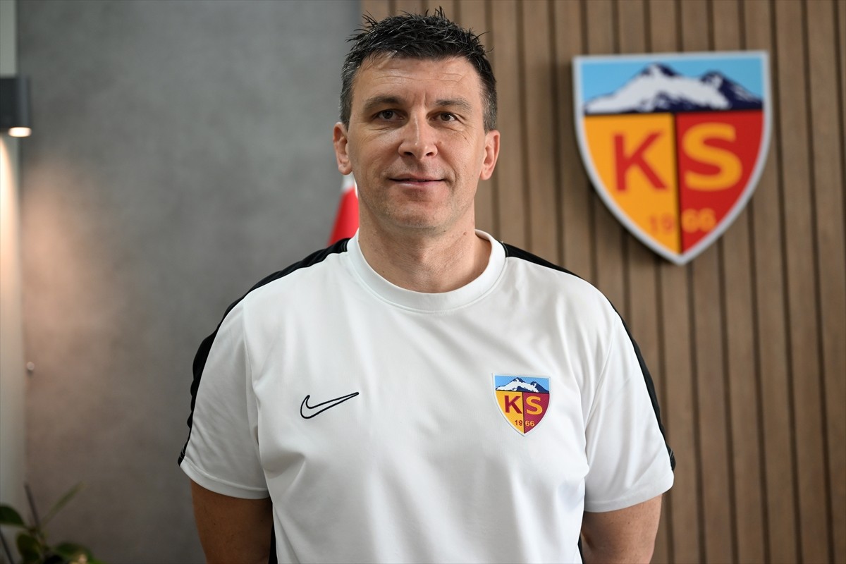 Trendyol Süper Lig ekiplerinden Bellona Kayserispor'un teknik direktörü Sergej Jakirovic, AA...