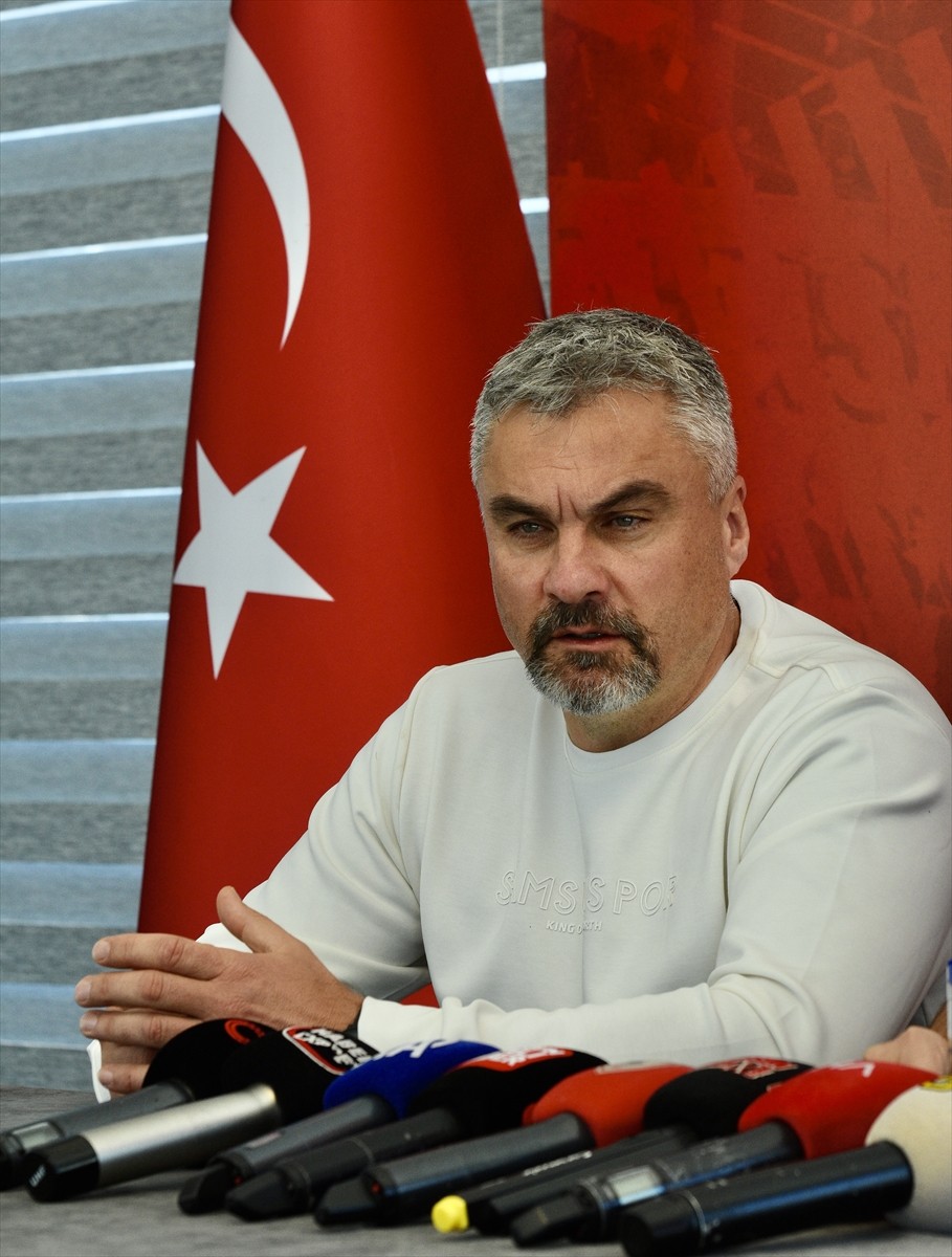Trendyol Süper Lig ekiplerinden Reeder Samsunspor'un teknik direktörü Thomas Reis, Nuri Asan...