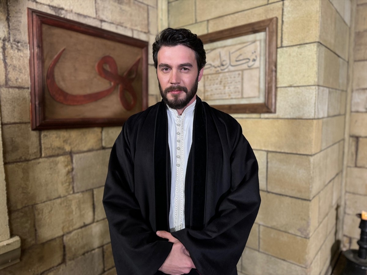 TRT'nin ramazan ayı boyunca ekrana gelecek yeni dizisi "Vefa Sultan"ın çekimleri sona erdi. Oyuncu...