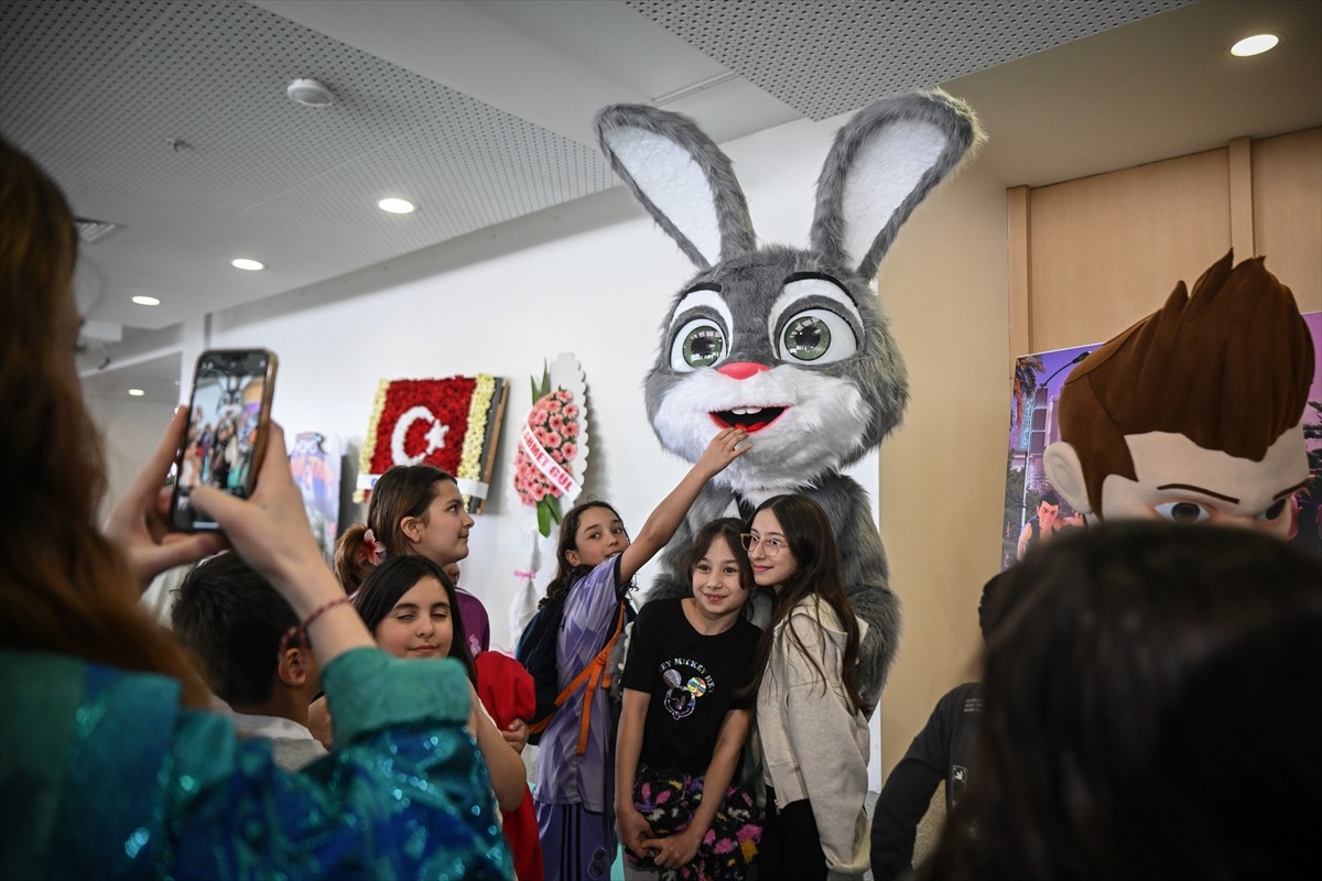 TRT ortak yapımı "Akıllı Tavşan Momo: Büyük Takip" filminin Ankara'daki galası ATO Congresium'da...