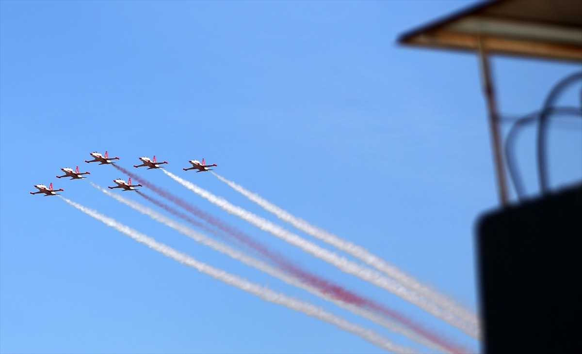 Türk Hava Kuvvetlerinin akrobasi timi Türk Yıldızları, 18 Mart Şehitleri Anma Günü ve Çanakkale...