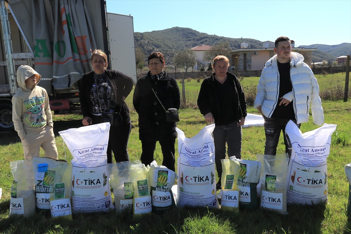 Türk İşbirliği ve Koordinasyon Ajansı Başkanlığı (TİKA), Arnavutluk'ta 50 çiftçi aileye tohum ve...