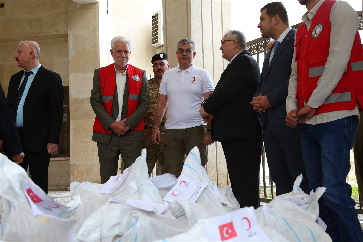 Türk Kızılay, Irak'ın başkenti Bağdat'ta yetimhanedeki çocuklara ramazan yardımında...