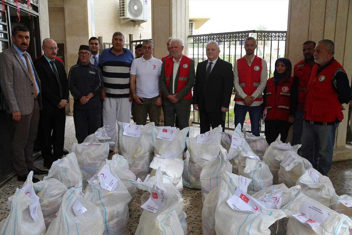 Türk Kızılay, Irak'ın başkenti Bağdat'ta yetimhanedeki çocuklara ramazan yardımında...