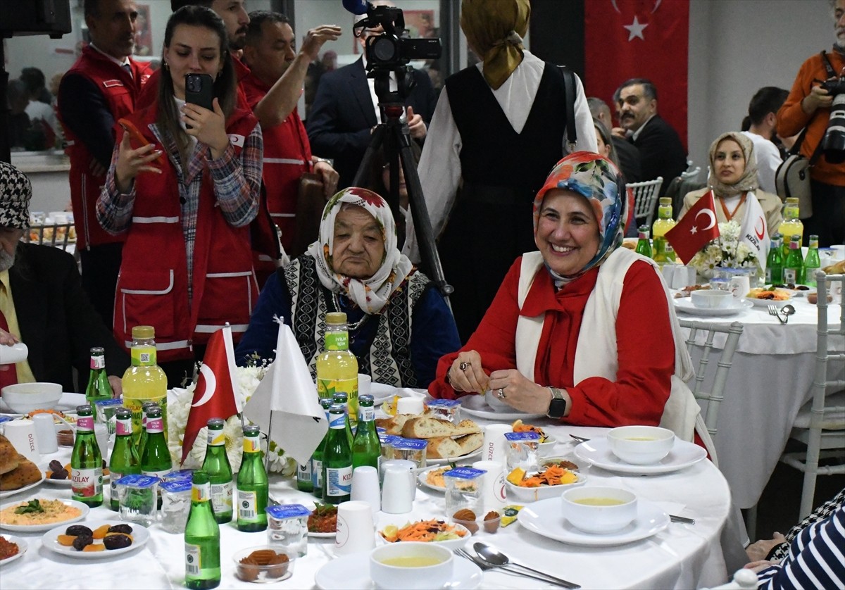 Türk Kızılay Kaynaşlı-Akçakoca Huzurevi ve Yaşlı Bakım Merkezi’nde iftar programı düzenlendi....