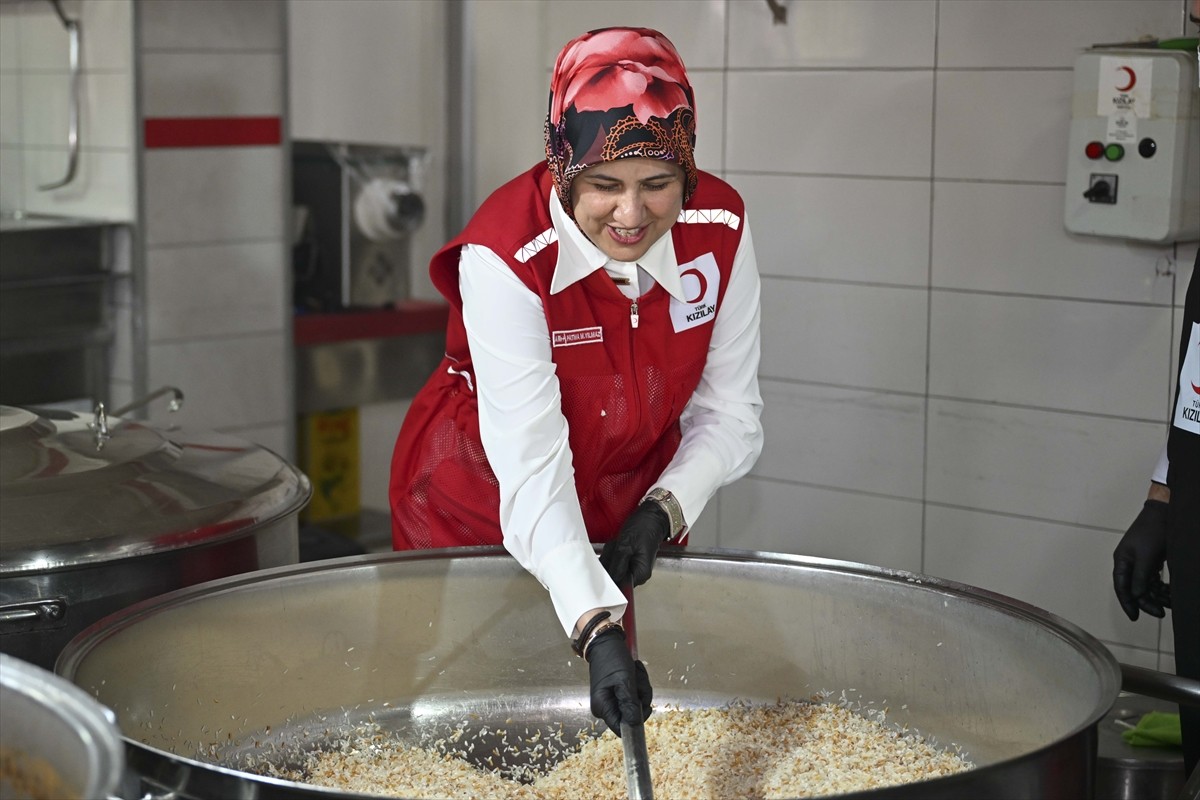 Türk Kızılayınca, "Bu Ramazan da Kalbimiz Bir, Soframız Bir" sloganıyla başlatılan kampanya...