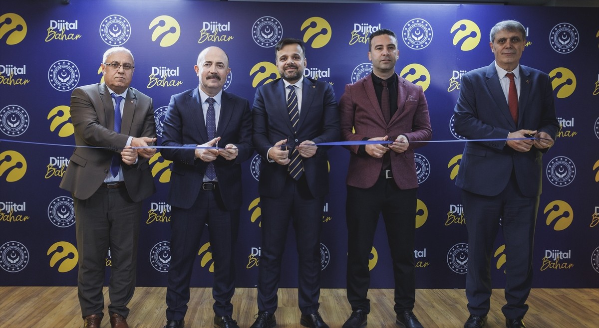 Turkcell'in Aile ve Sosyal Hizmetler Bakanlığı iş birliğiyle yürüttüğü Dijital Bahar Projesi...