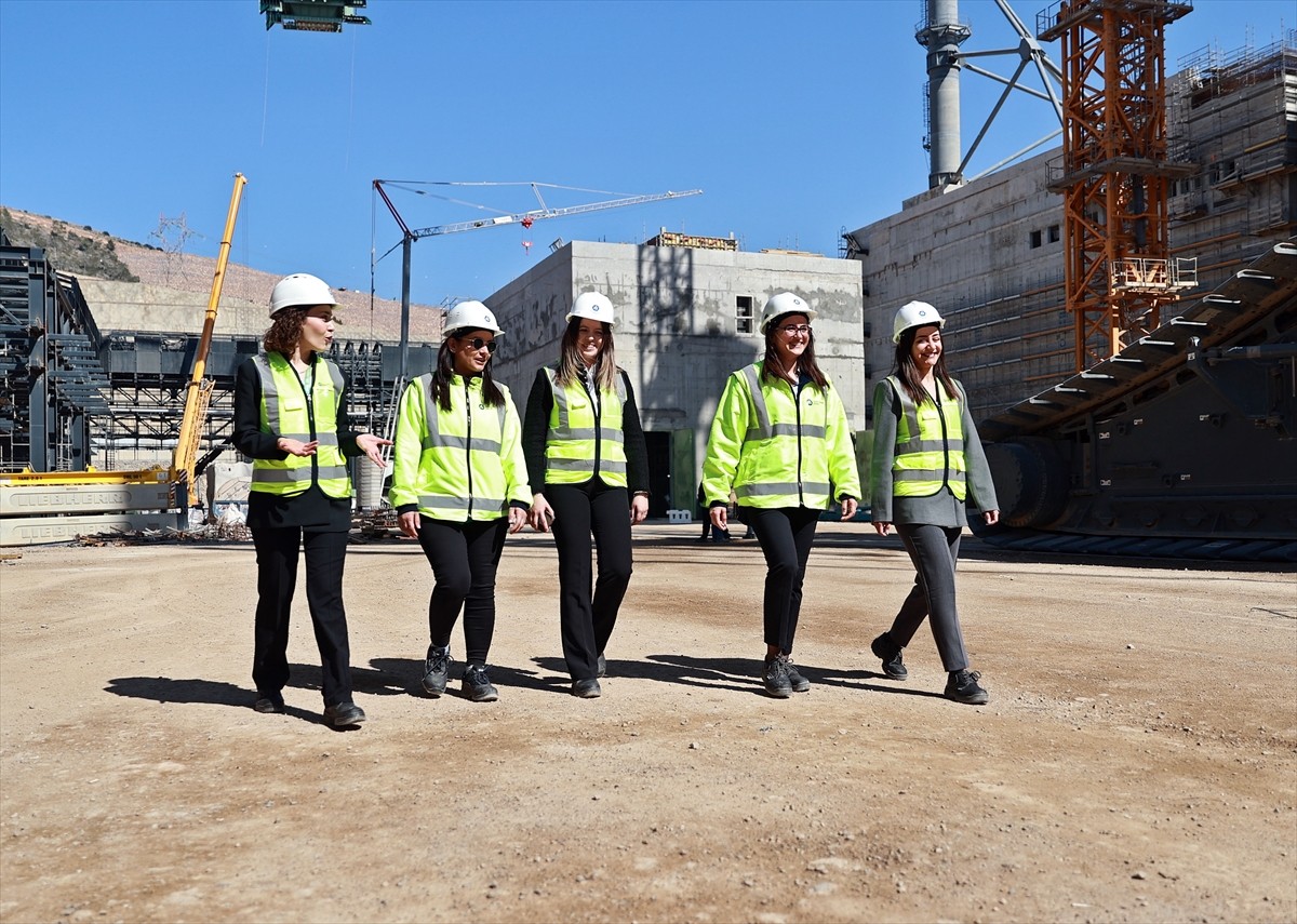 Türkiye'nin en büyük yatırımları arasında bulunan ve tamamlandığında ülkenin elektrik talebinin...