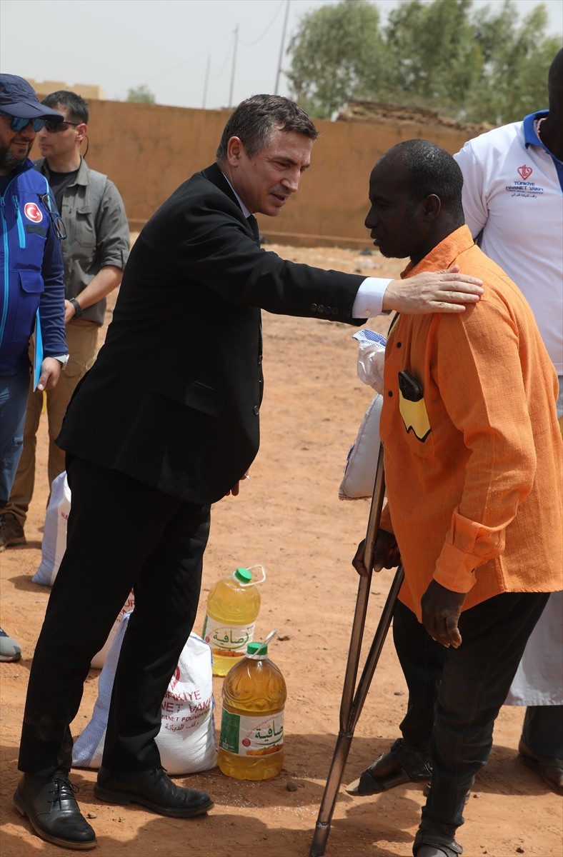 Türkiye Diyanet Vakfı (TDV), ramazan ayı nedeniyle Mali'nin kuzey bölgelerindeki savaştan...