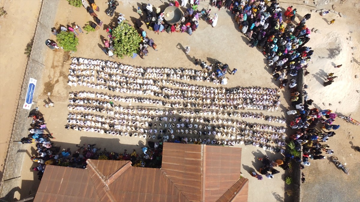 Türkiye Diyanet Vakfı (TDV), ramazan programı kapsamında Sierra Leone'de ihtiyaç sahibi 1500...