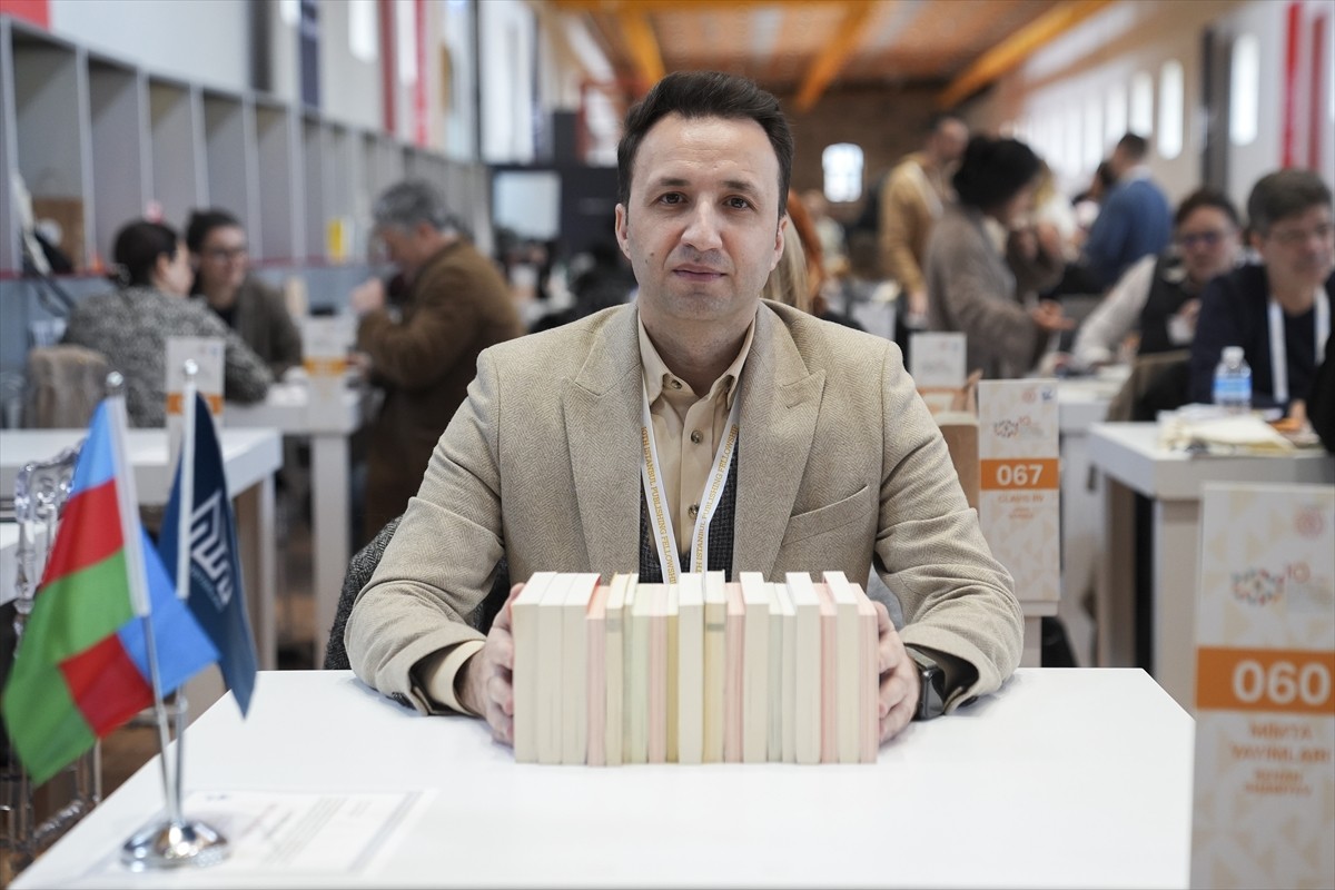 Türkiye ile Azerbaycan arasındaki kardeşlik, kültürel alanda ve edebiyatta da kendini gösteriyor....