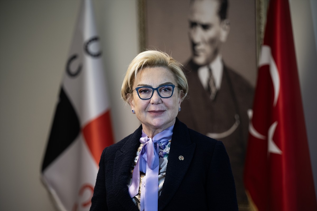 Türkiye Jokey Kulübü (TJK) Genel Sekreteri Gülnur Gülerce, İstanbul Veliefendi Hipodromu'nda 8...