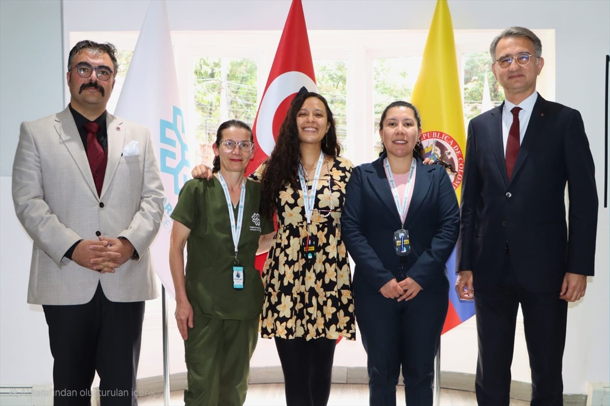 Türkiye Maarif Vakfının (TMV) Kolombiya Temsilciliğinde devir teslim töreni gerçekleştirildi....