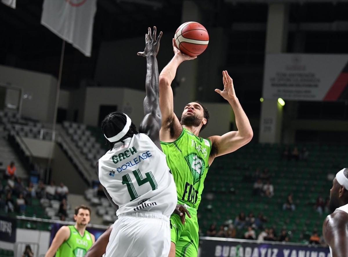 Türkiye Sigorta Basketbol Süper Ligi'nin 21. haftasında TOFAŞ, sahasında Darüşşafaka Lassa ile...