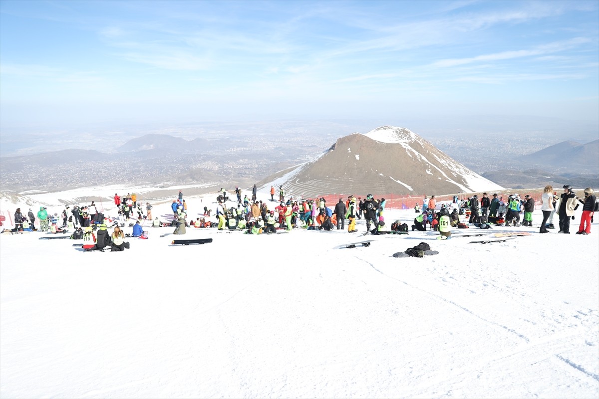 Türkiye Snowboard Şampiyonası'nda müsabakalar tamamlandı. Türkiye Kayak Federasyonu tarafından...