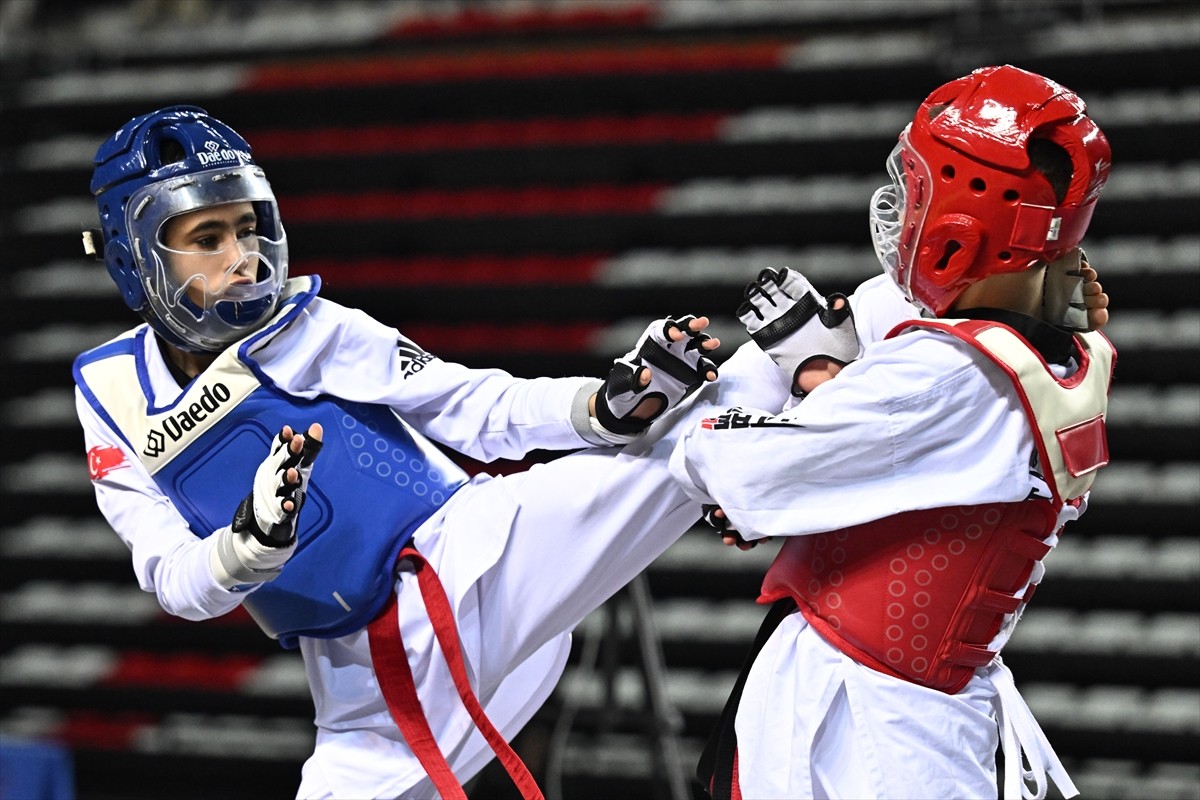 Türkiye Yıldızlar Tekvando Şampiyonası, 70 ilden 2 bin 800 sporcunun katılımıyla Antalya'da...