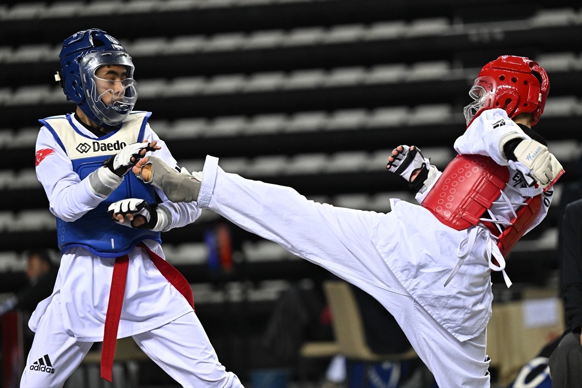 Türkiye Yıldızlar Tekvando Şampiyonası, 70 ilden 2 bin 800 sporcunun katılımıyla Antalya'da...