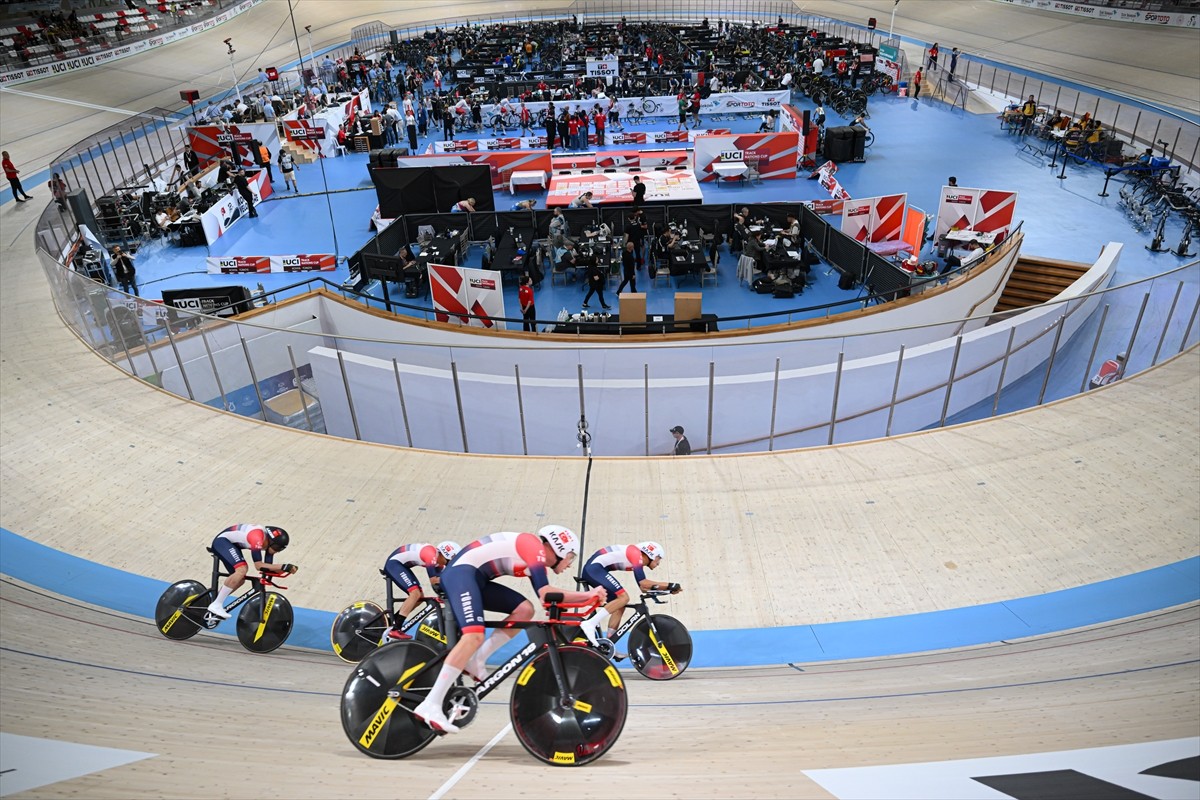 UCI Pist Bisikleti Uluslar Kupası erkekler takım takip elemeleri, Konya Olimpik Veledromu'nda...