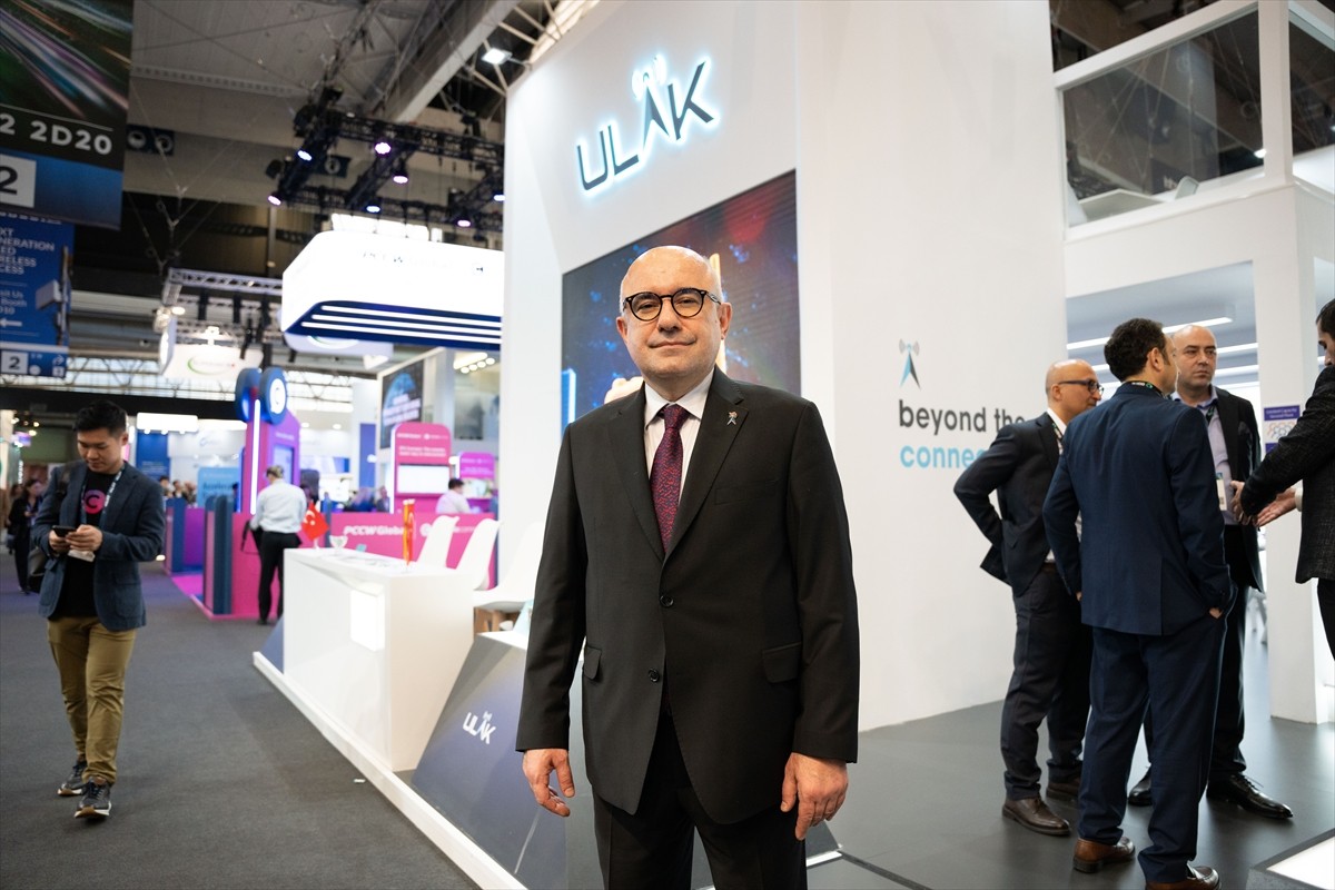 ULAK Haberleşme Genel Müdürü Ruşen Kömürcü (fotoğrafta), İspanya'nın Barselona kentinde düzenlenen...