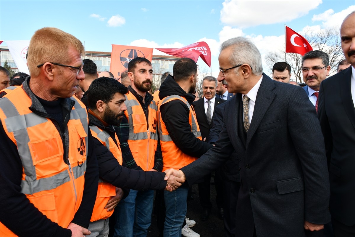 Ulaştırma ve Altyapı Bakanı Abdulkadir Uraloğlu, Batman-Hasankeyf yolunun açılışını...
