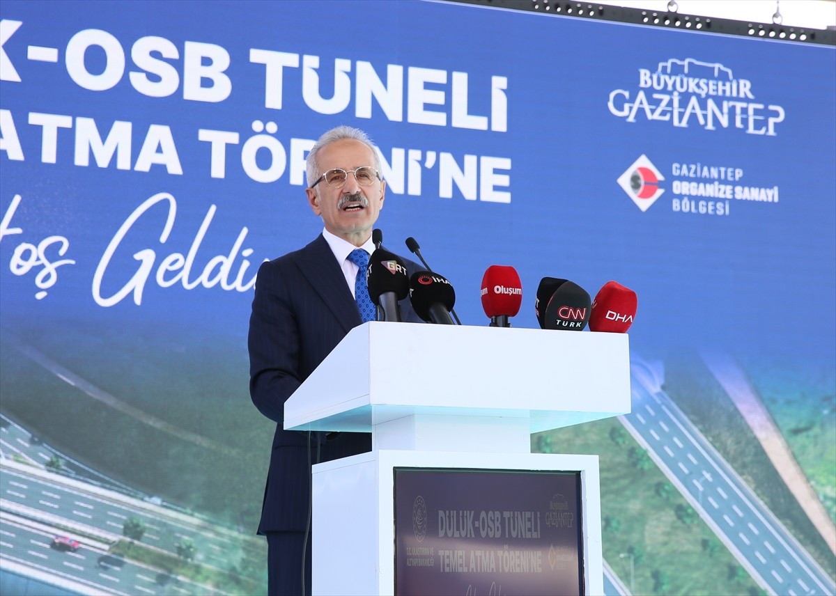 Ulaştırma ve Altyapı Bakanı Abdulkadir Uraloğlu, Dülük-OSB Tüneli Temel Atma Töreni'ne katılarak...