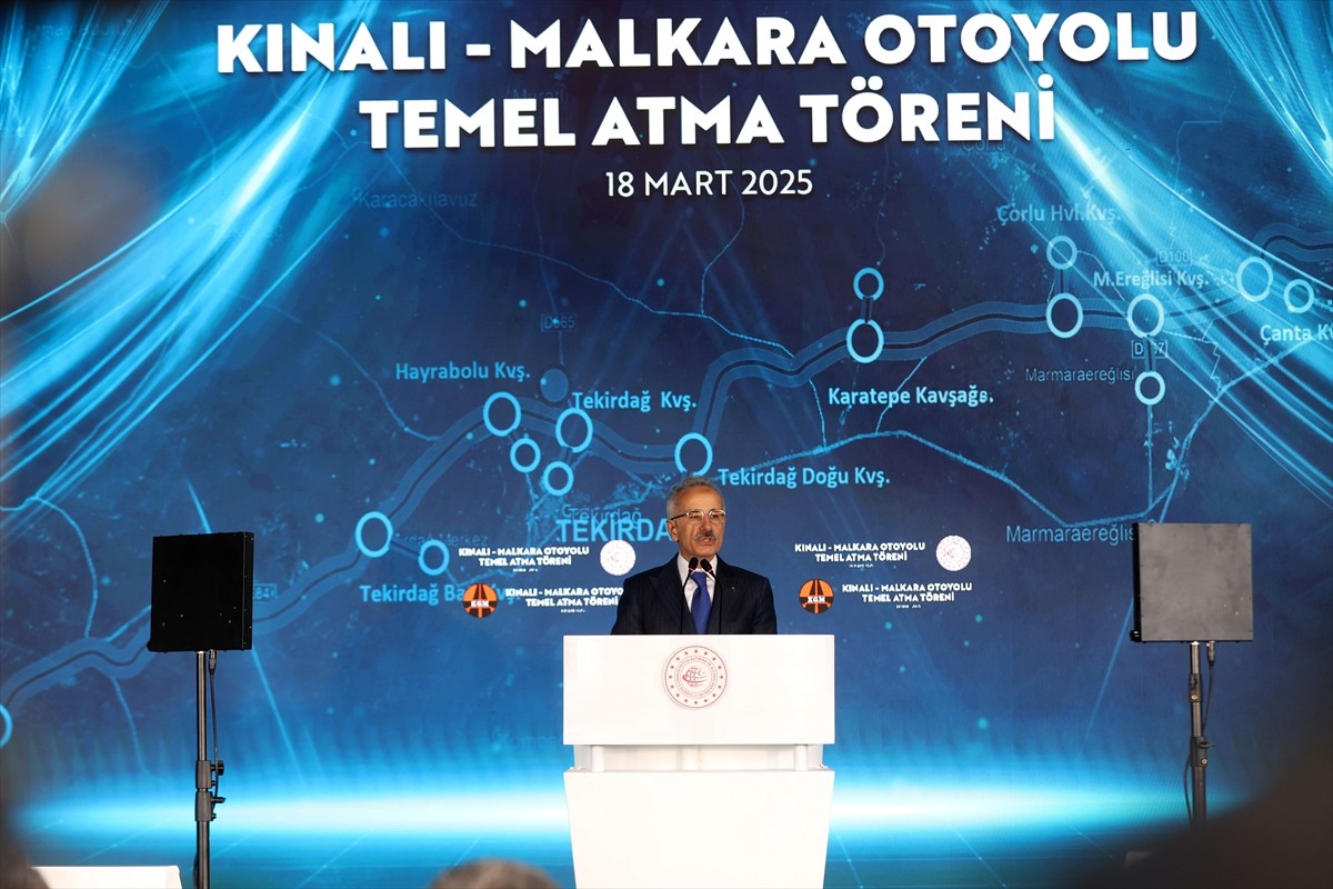Ulaştırma ve Altyapı Bakanı Abdulkadir Uraloğlu, Tekirdağ'ın Malkara ilçesinde düzenlenen...