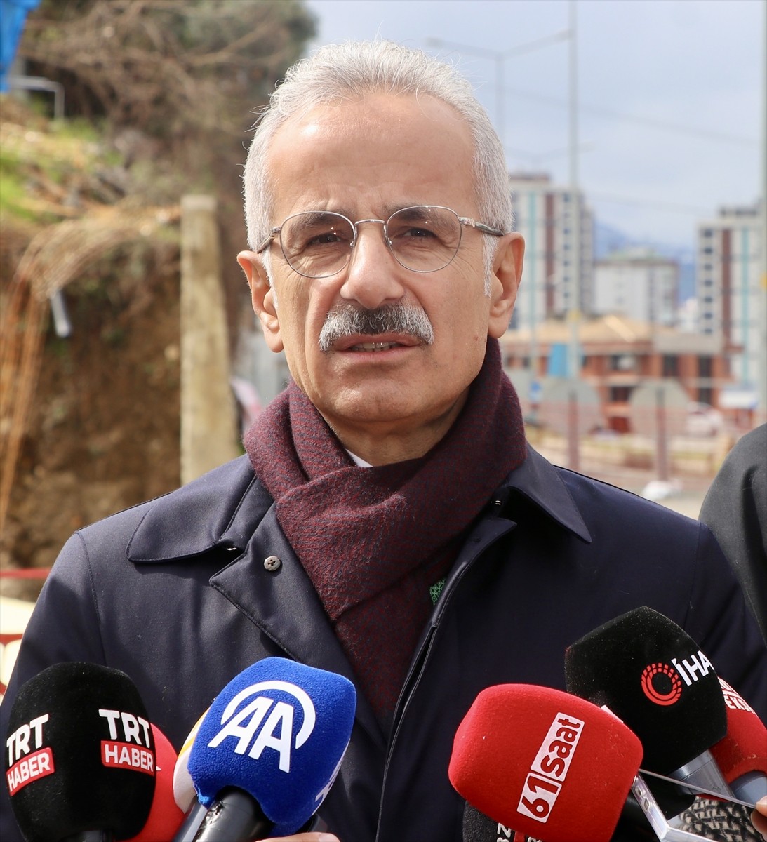 Ulaştırma ve Altyapı Bakanı Abdulkadir Uraloğlu, Trabzon'daki temasları kapsamında, yapımı devam...