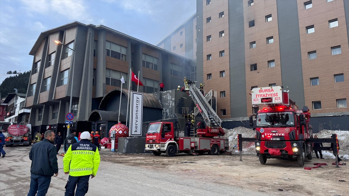Uludağ’da bir süre önce ocak ayında turizm işletme belgesi olmadığı için kapatılan otelde çıkan...